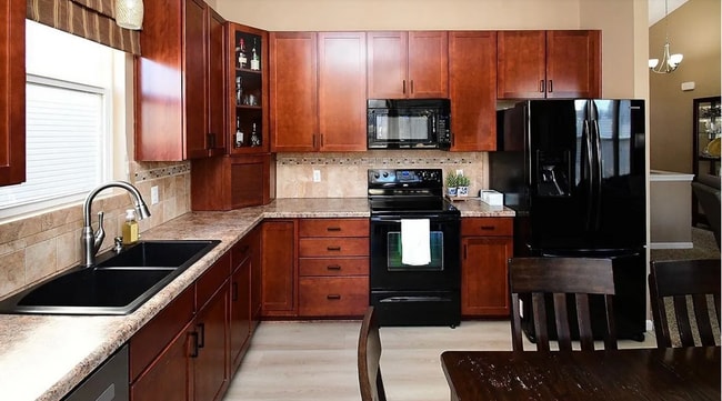 Photo - 20823 Charles St