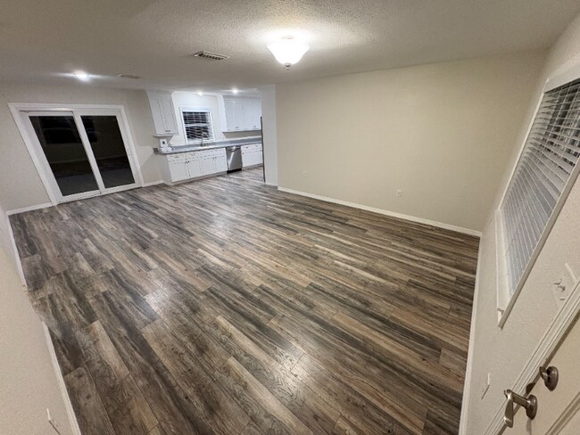 Photo - 680 N Court St