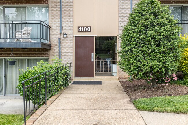 Entrance - Annandale Gardens Condominium