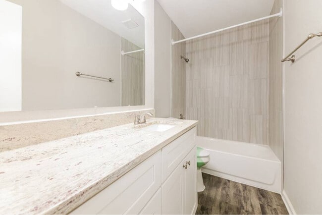 Photo - 611 Hanover Dr