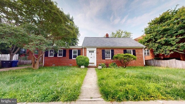 Photo - 15 E Custis Ave House