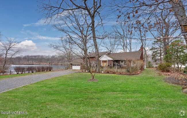 Building Photo - 207 Lakeside Ave Rental