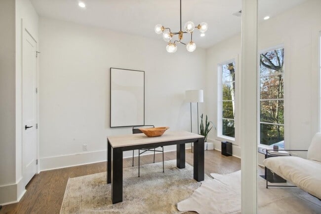 Photo - 3041 Parkridge Dr NE