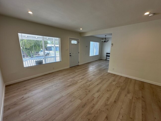 7000 Glade Ave