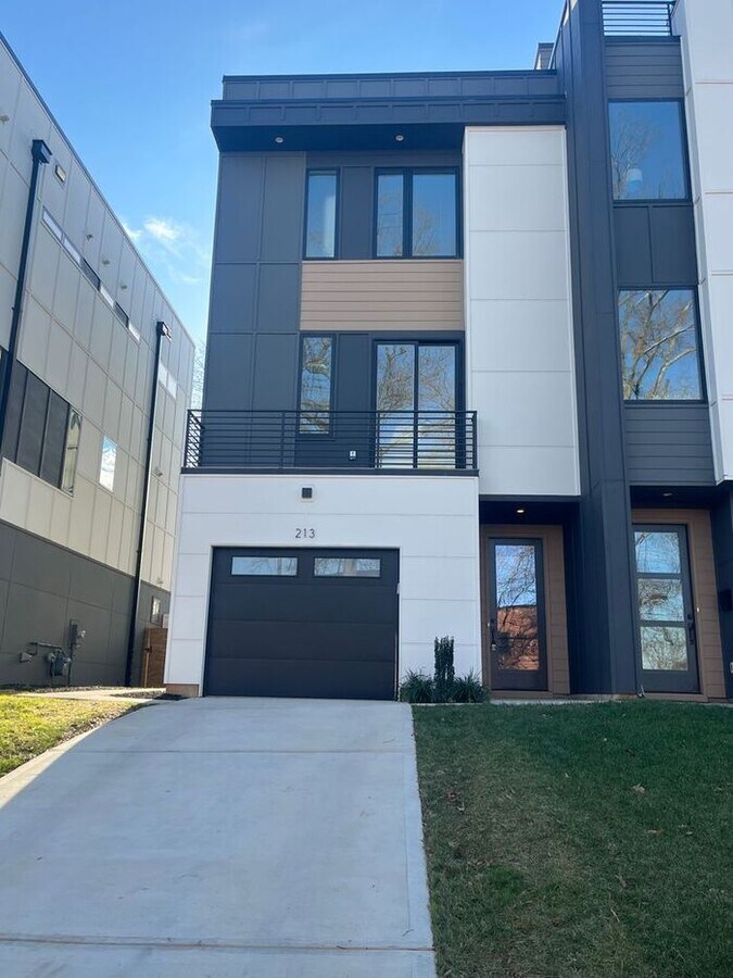 Stunning 3BD/3.5BA Townhome with PRIVATE POOL! - Stunning 3BD/3.5BA Townhome with PRIVATE POOL!