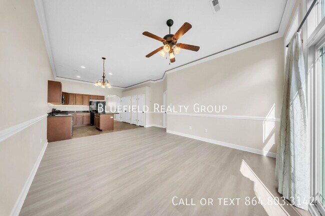 Photo - 562 Wesberry Cir