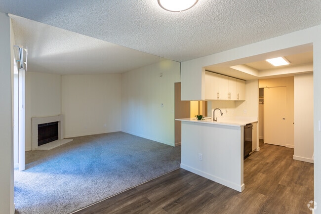 2BR, 1BA - 973 SF