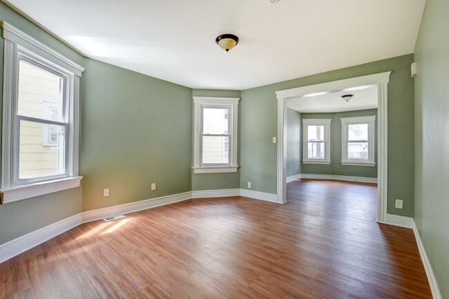 Photo - 20 Crawford St Apartments Unit #1