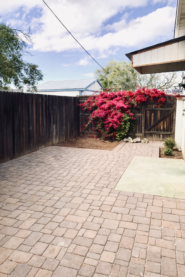 Photo - 2528 E Lee St