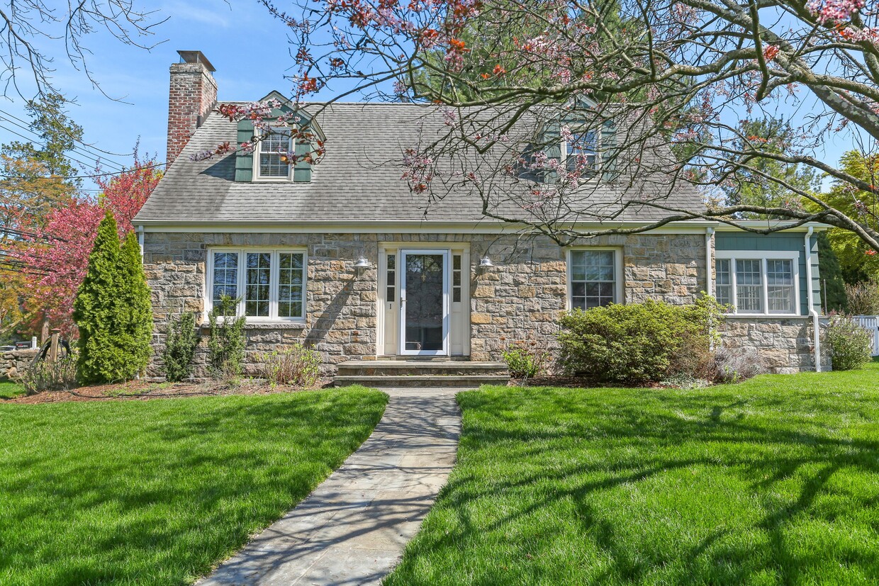 Photo - 1 Ernel Dr (Greenwich, CT)