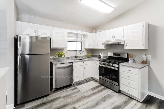 Photo - 2124 Mallard Way