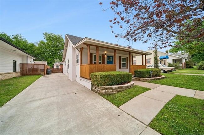 Photo - Gorgeous updated and modern open layout