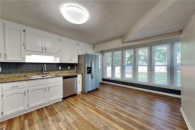 Photo - 6839 Woodcreek Ln