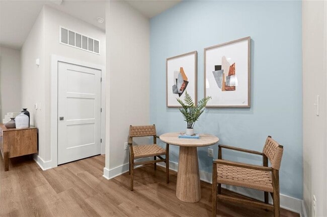Building Photo - 2648 Sandy Plains Rd Unit 215 Rental