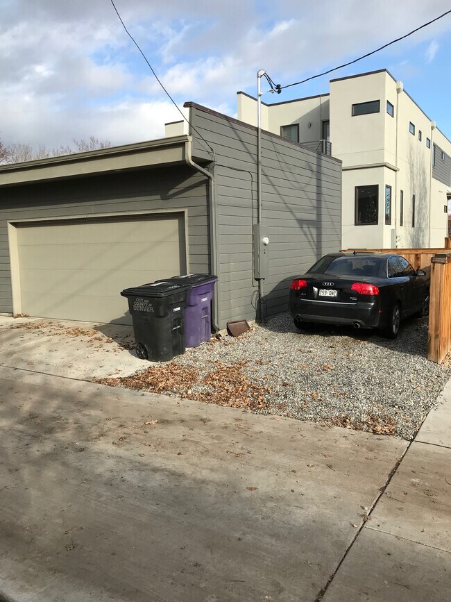 Photo - 1555 Julian St