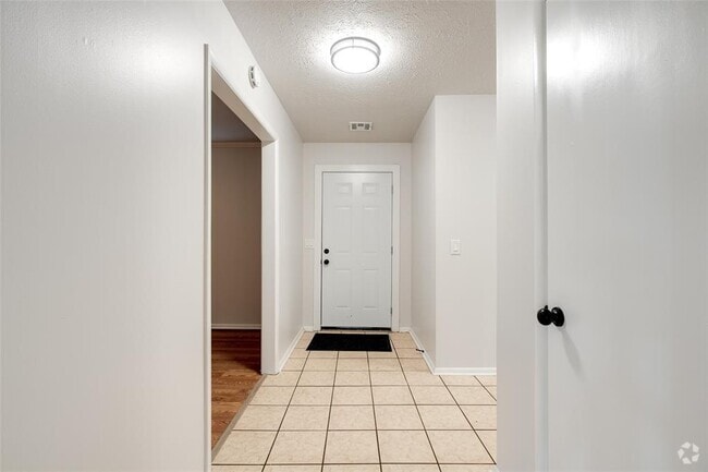 Building Photo - 324 NE 60th St Rental