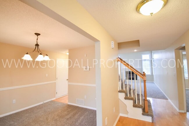 Photo - 4 Bedroom 2.5 Bathroom home in Urbandale