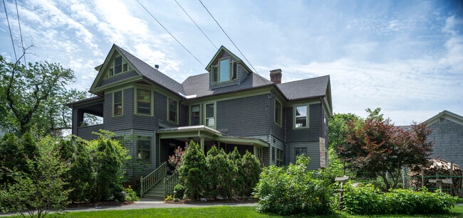 Front of House - 40 Barrett Pl Unit 1