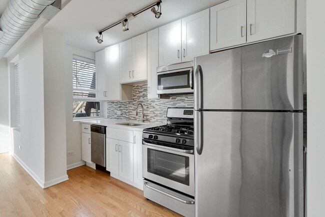 Photo - 2523 W Leland Ave Unit 01