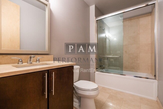 Photo - 239 E Chicago St Unidad 210