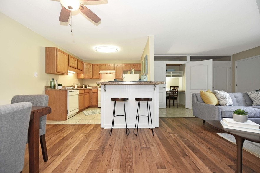 2-BR 1-BA 1,008 SF Kitchen/Dining