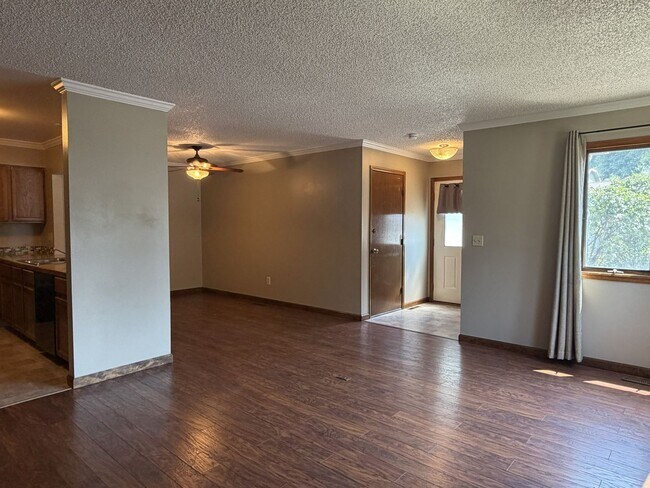 Photo - 933 E Prospect Rd