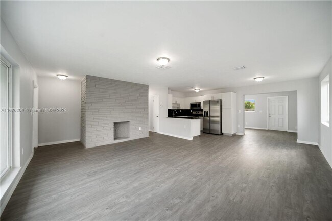 Photo - 7560 Tropicana St