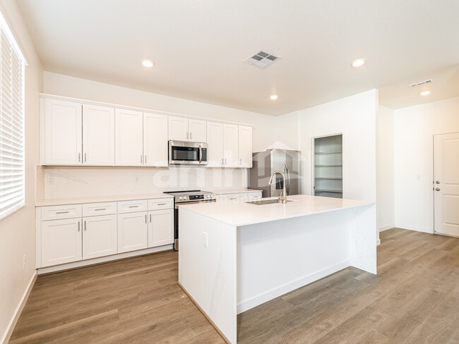 Photo - 2364 Devin Ave