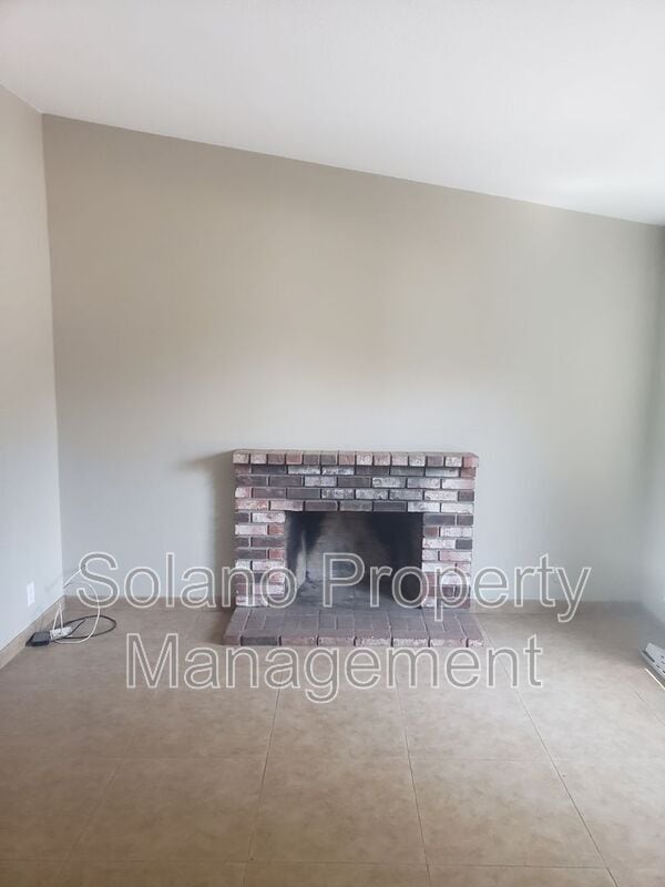 Photo - 340 Colonial Cir