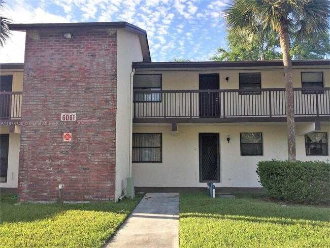 Building Photo - 6061 Shaker Wood Cir Unit 205 Rental
