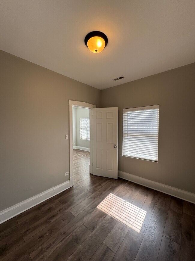 Photo - 5410 W Wrightwood Ave Unit Wrightwood  #2