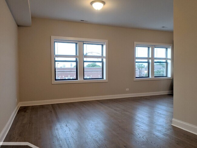 Photo - 3407 W Fullerton Ave Unidad 3D