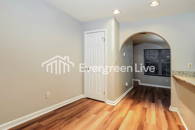 Photo - 4020 Meadow Glen Way