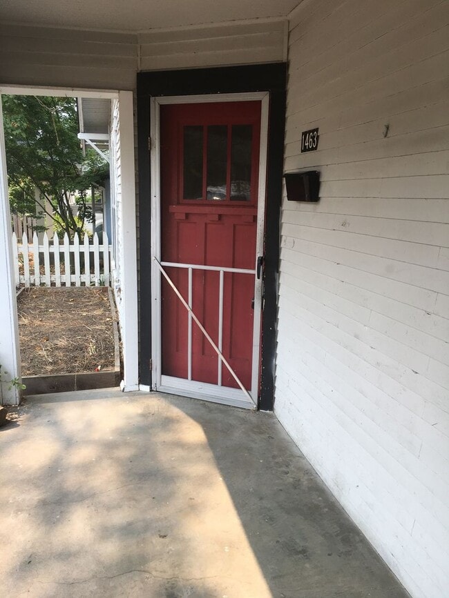 Photo - East Eugene Cottage ~ Campus ~ Fenced back/front yards ~ Off Street Parking