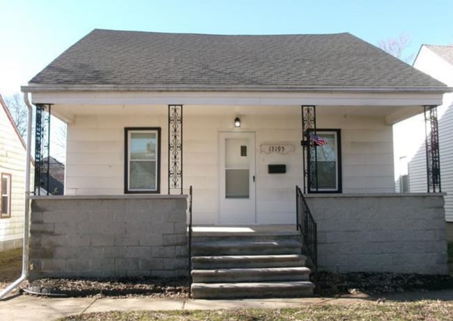 Building Photo - Cute 3 Bedroom Bungalow