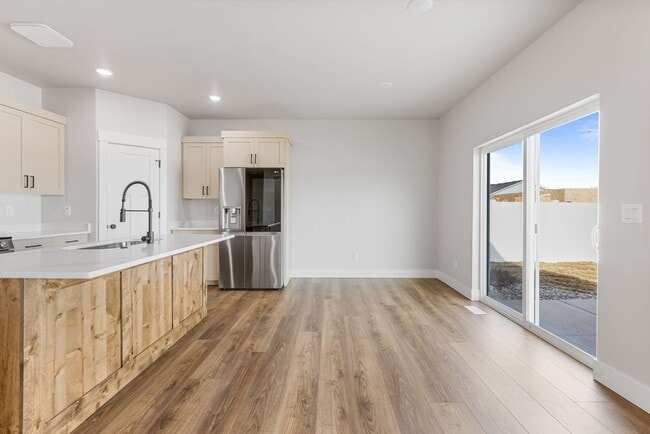 Photo - DARLING 3 BED 2 BATH HOME WITH XL 2-ASTALL...
