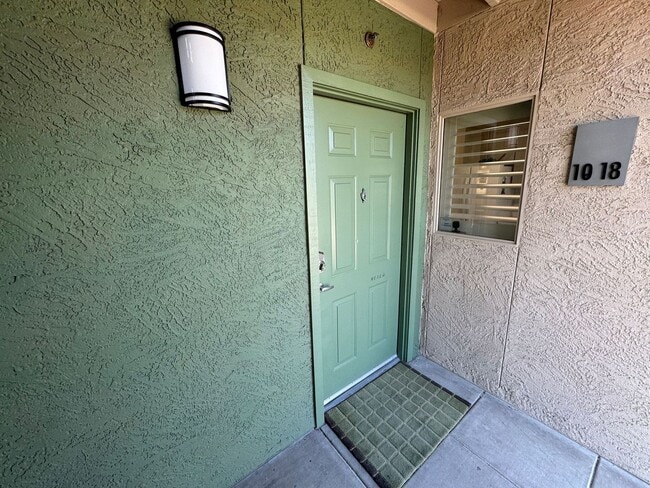 Building Photo - 1295 N Ash St