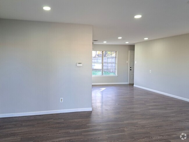 Building Photo - Remodeled 4 Bedroom/2 Bath Rental