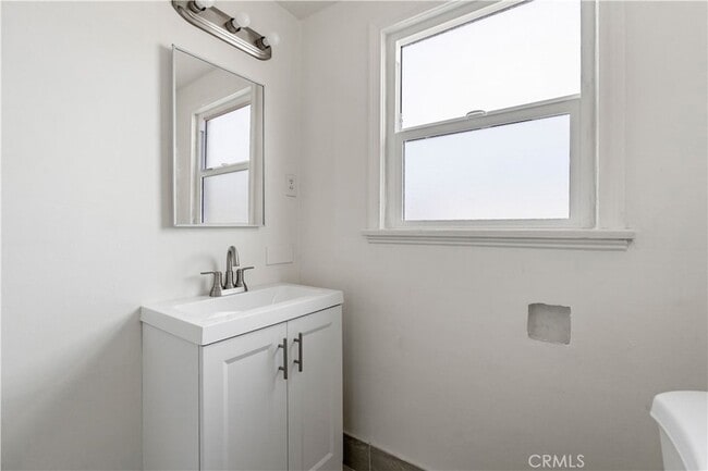 Photo - 266 W 9th St