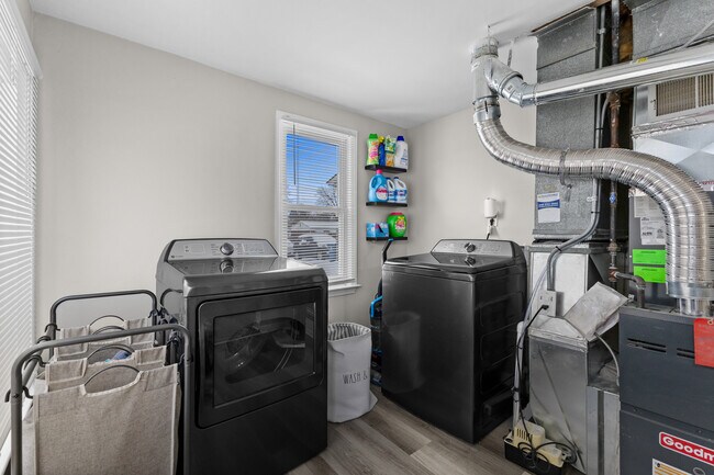 Photo - 5222 Williams St