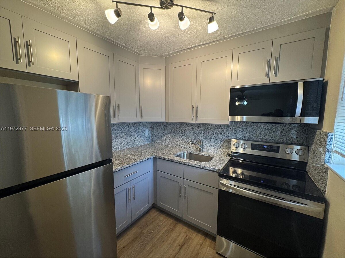 Photo - 707 S 19th Ave Unit 2