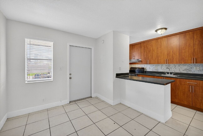 Photo - Bright & Modern 1-Bedroom Apartment in Prime Oakland Park Location Unit 23