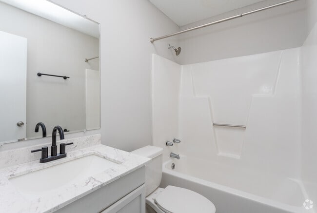 2BR, 1BA - 640SF 2B - Bathroom