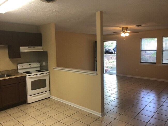 Photo - 150-152 Studio Ct Unit Studio 150