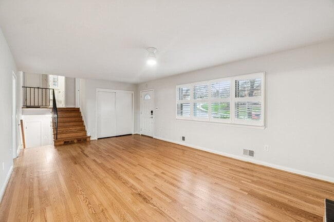 Photo - Charming 4BR/2BA Home for Rent in McLean!