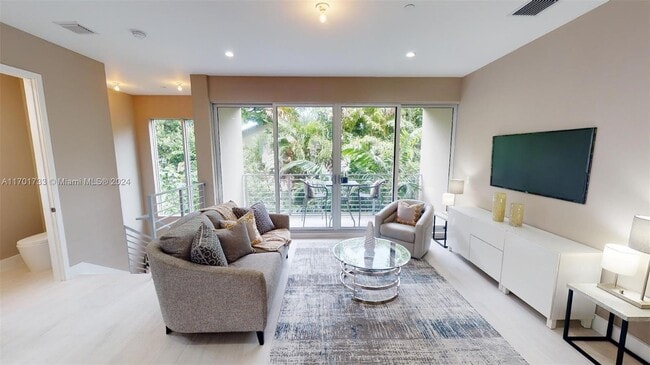 Photo - 614 NE 12th Ave