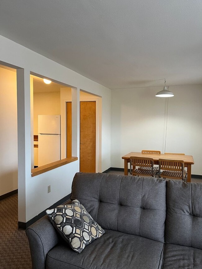 Photo - Ravenwood Apartments