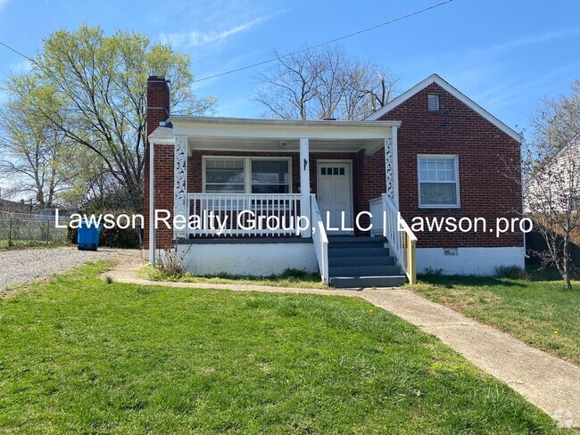 Building Photo - Spacious Three Bedroom with Fenced Yard Rental