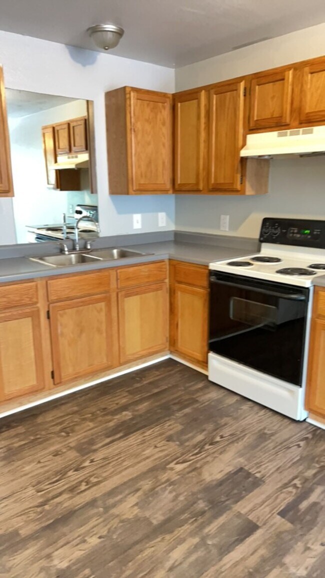 Photo - C&W Lowell Road Apartments