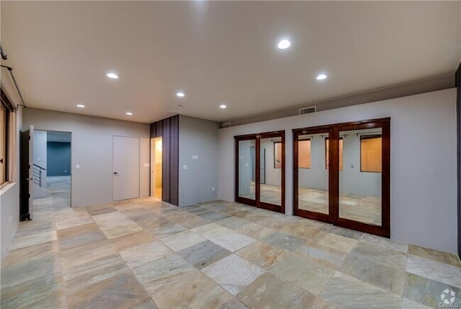 Building Photo - 143 Union Jack Mall Rental